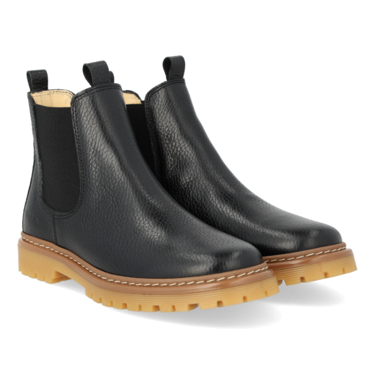 chelsea boot on track sole black