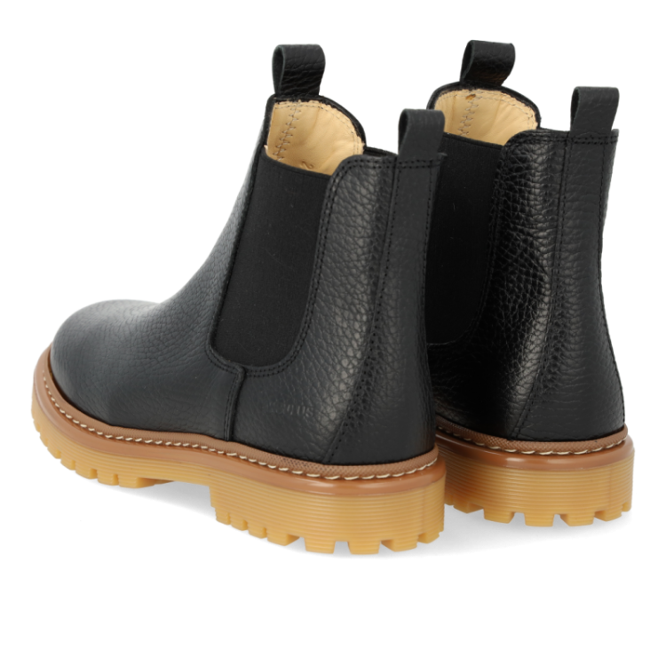 chelsea boot on track sole black
