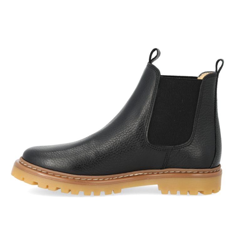 chelsea boot on track sole black
