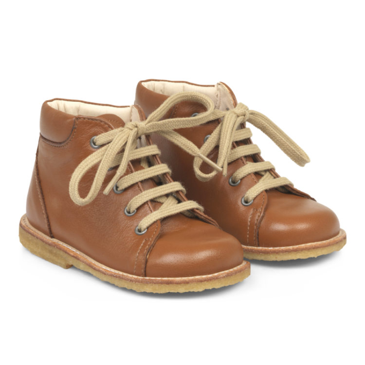 classic lace-up shoe cognac 