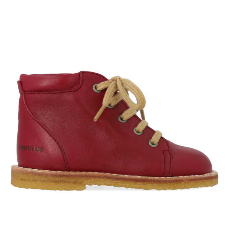 classic lace-up shoe berry
