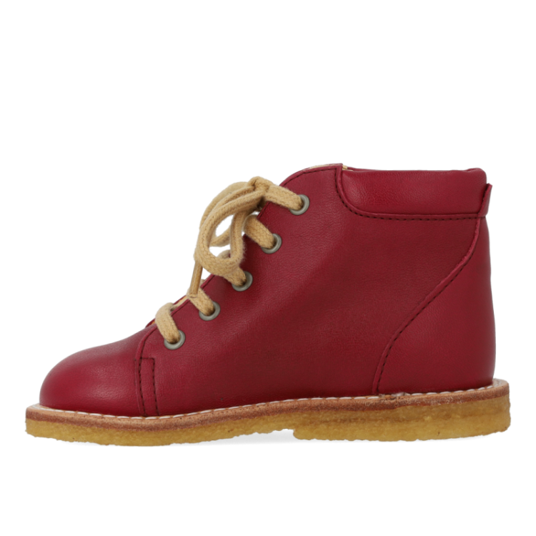 classic lace-up shoe berry