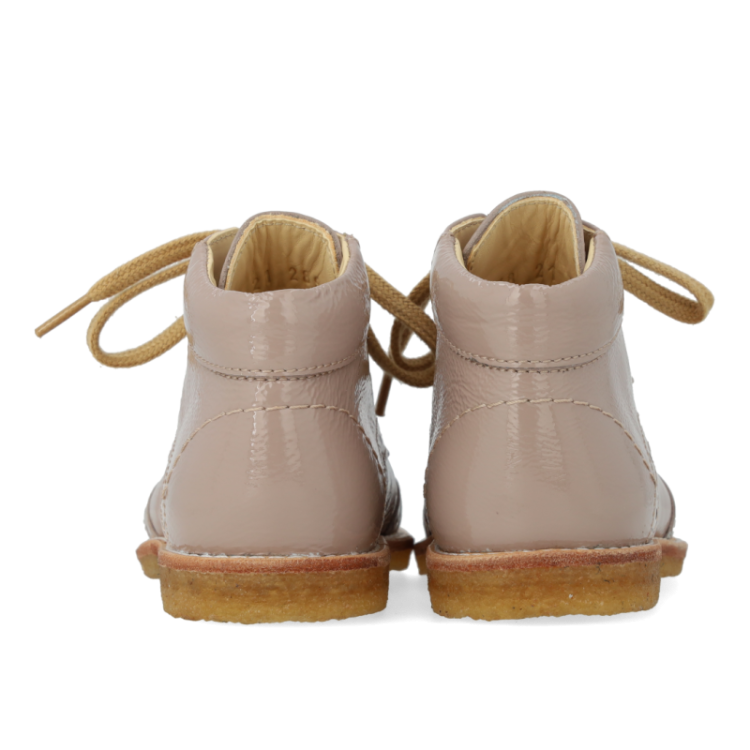 classic lace-up shoe w brouges dusty almond