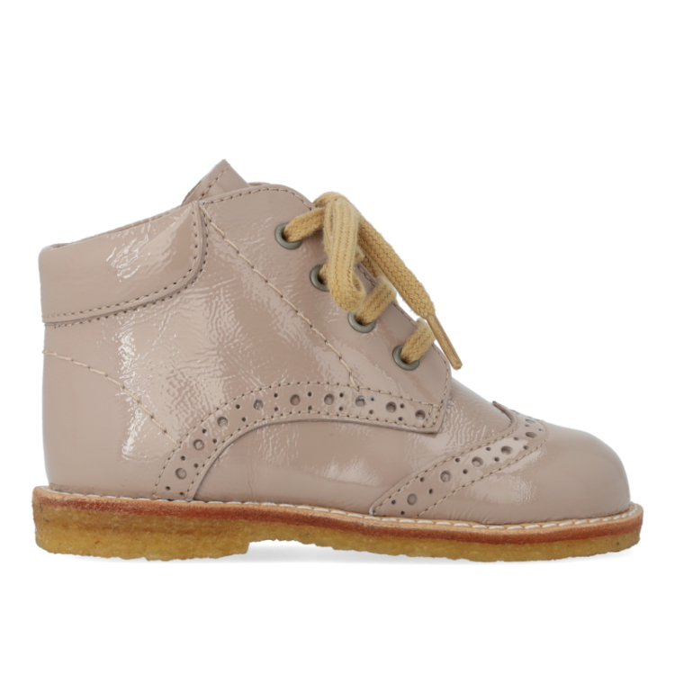 classic lace-up shoe w brouges dusty almond