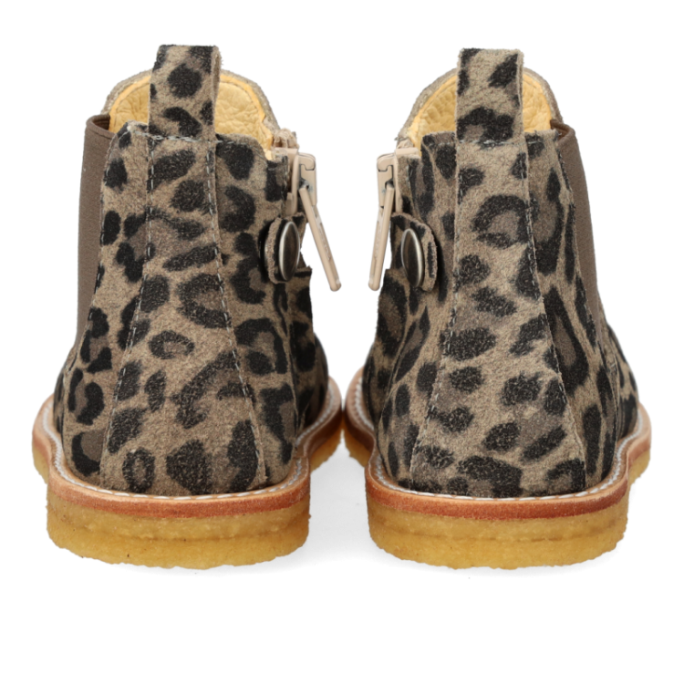 classic chelsea boot beige leo brown