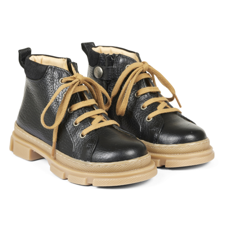mit-cut sneaker black