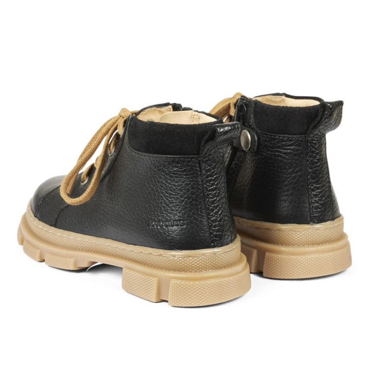 mit-cut sneaker black