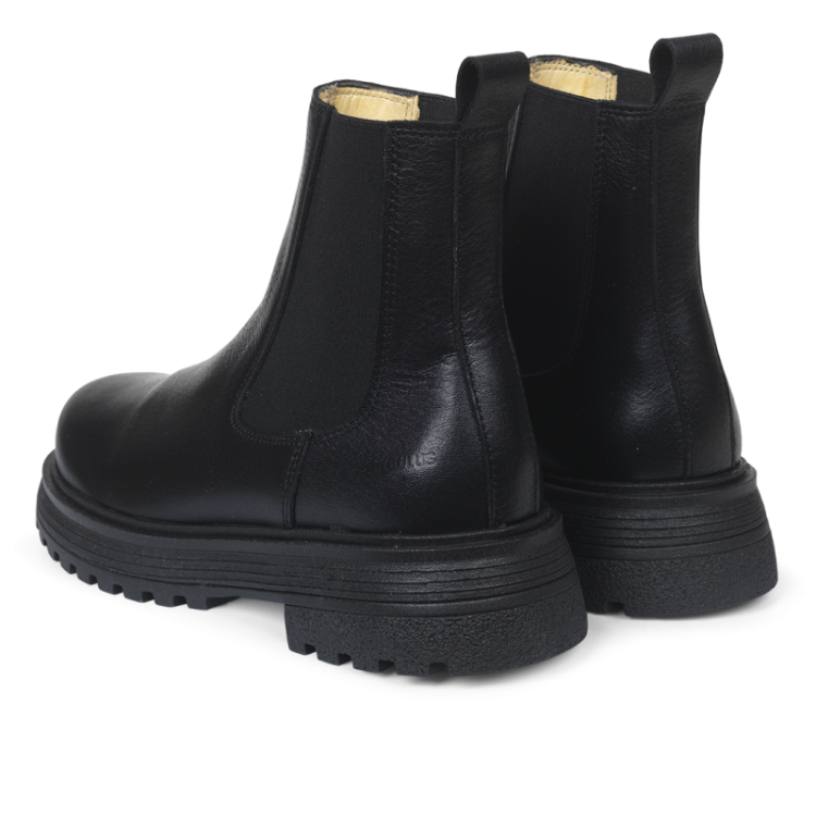 chelsea boot with track sole black