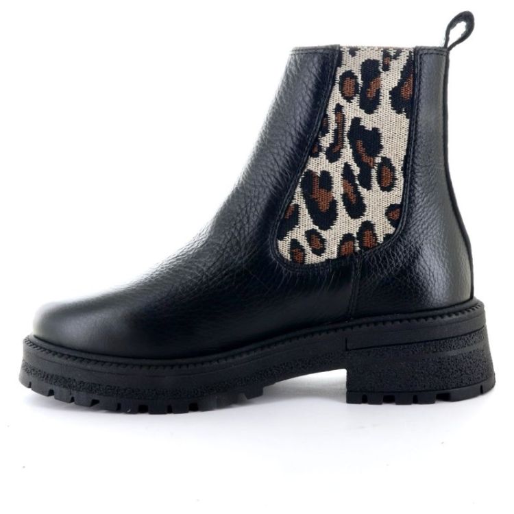 chelsea boot with track sole black leo